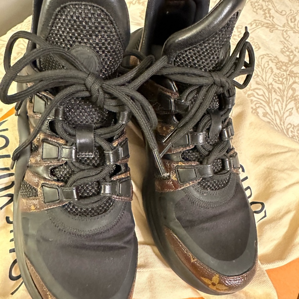 Louis Vuitton sneakers - Picture 2 of 5